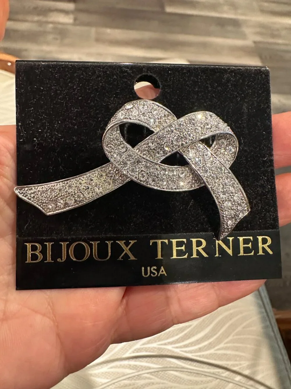 New Old Stock Bijoux Terner Silver Tone Crystal Knot Brooch Pin Vintage